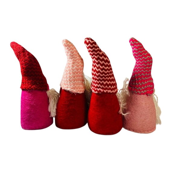 Gnomes XOXO Valentine’s Day Hearts 4 Loving Gnomes 7in - Picture 2 of 7